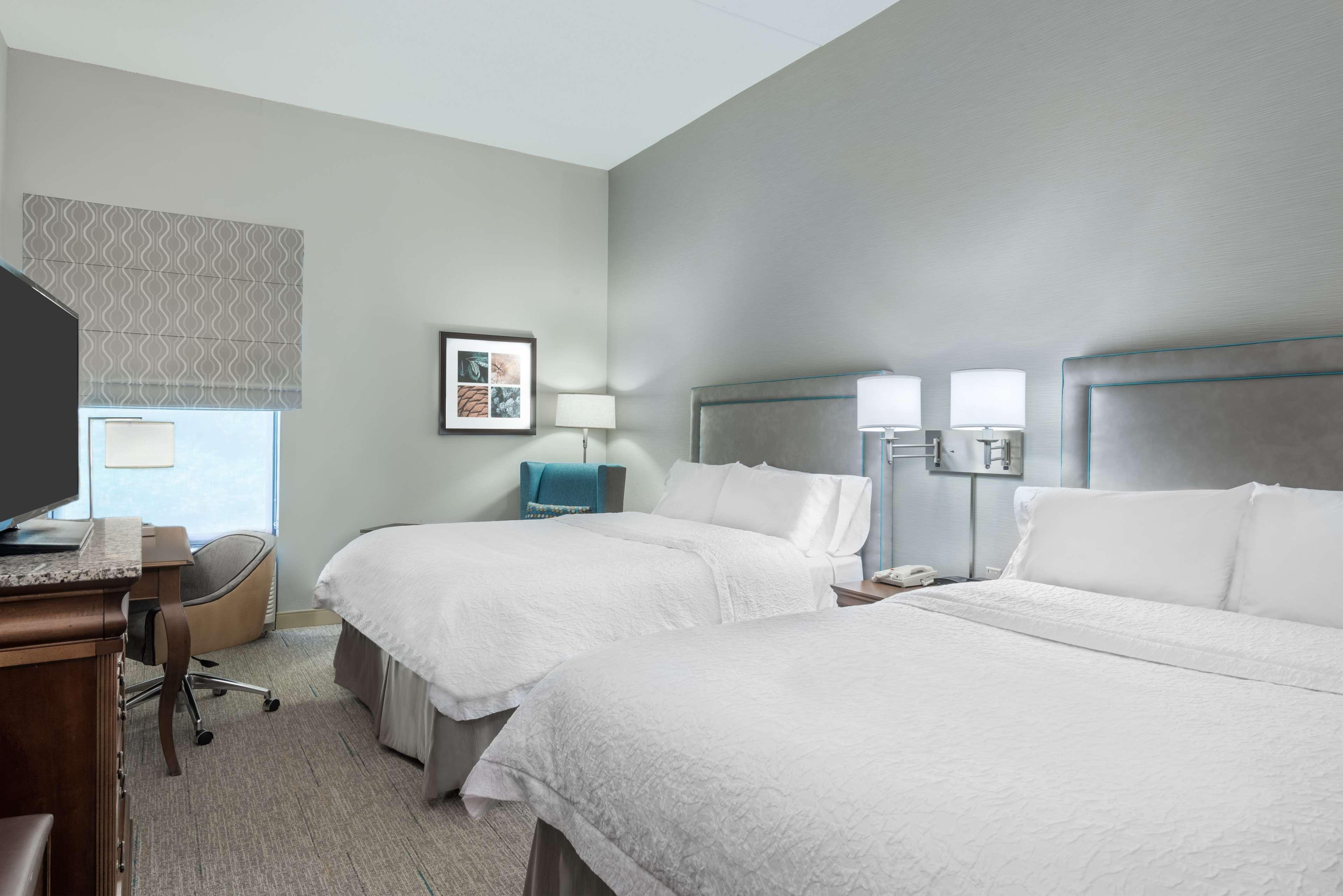 Hampton Inn Hartford Airport Уиндзор Локс Екстериор снимка