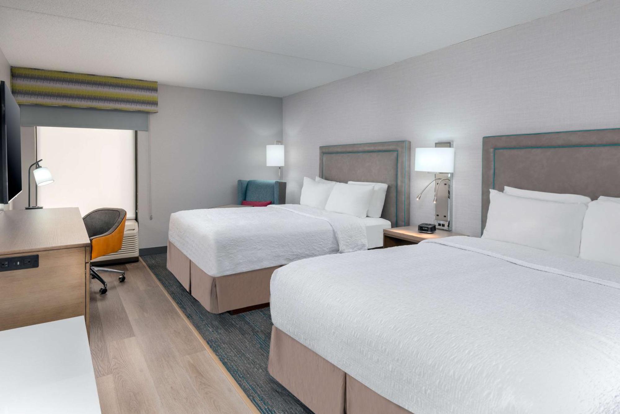Hampton Inn Hartford Airport Уиндзор Локс Екстериор снимка