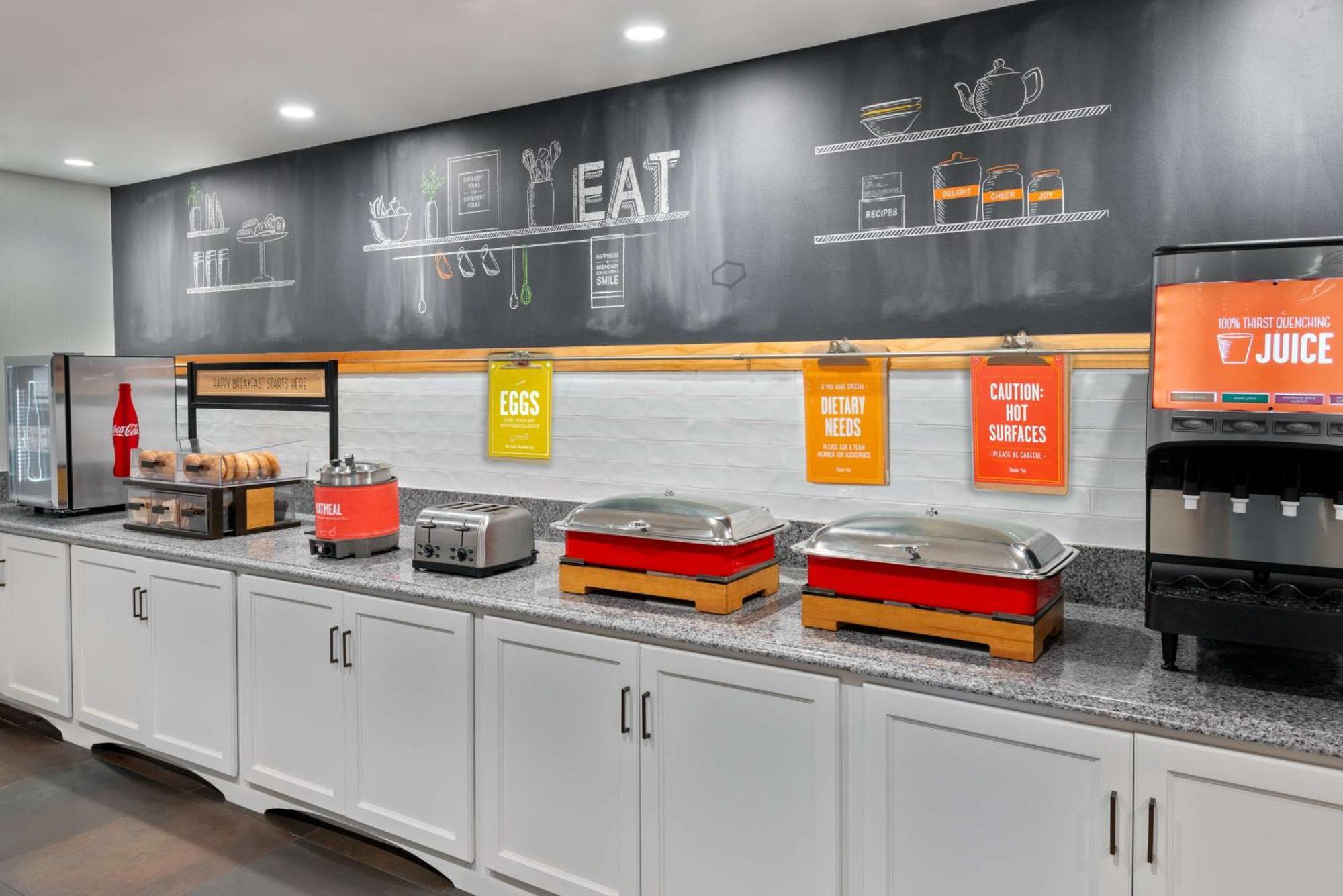 Hampton Inn Hartford Airport Уиндзор Локс Екстериор снимка