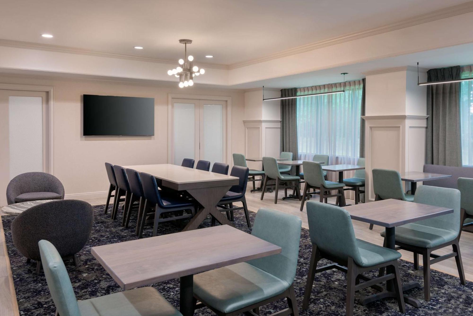 Hampton Inn Hartford Airport Уиндзор Локс Екстериор снимка