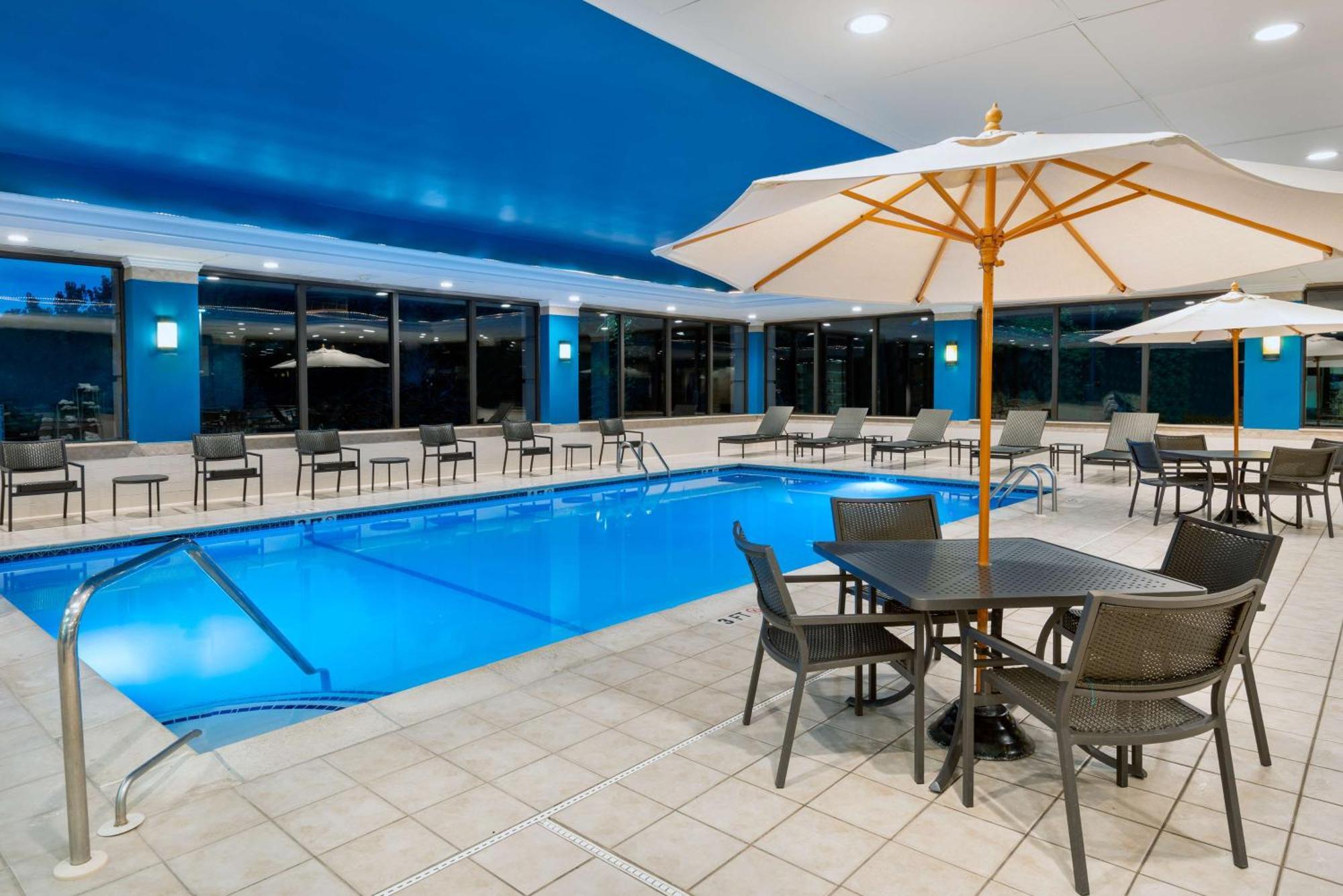 Hampton Inn Hartford Airport Уиндзор Локс Екстериор снимка