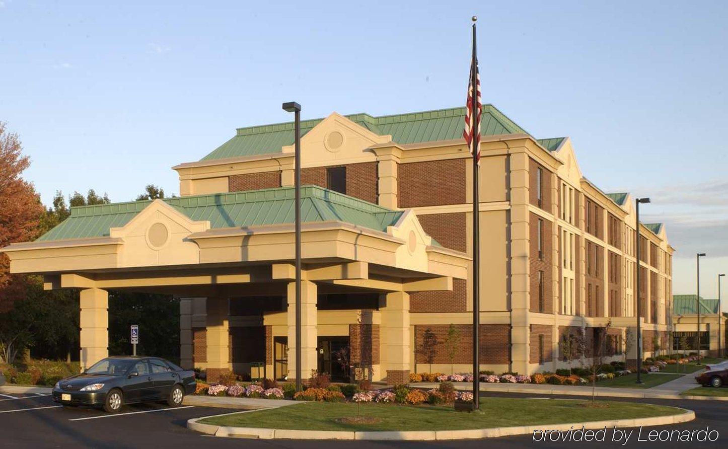 Hampton Inn Hartford Airport Уиндзор Локс Екстериор снимка
