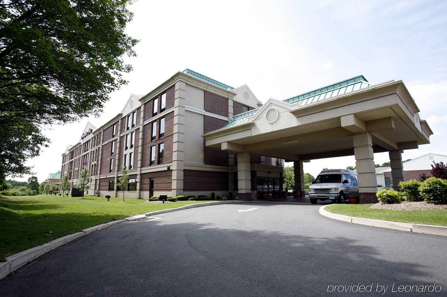 Hampton Inn Hartford Airport Уиндзор Локс Екстериор снимка