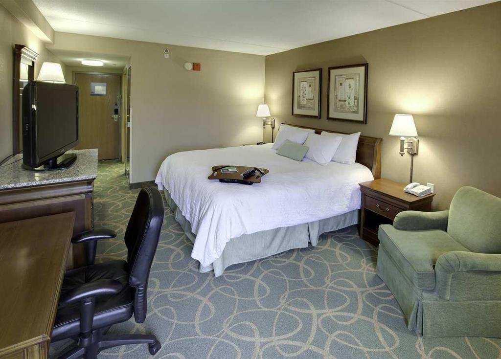 Hampton Inn Hartford Airport Уиндзор Локс Стая снимка