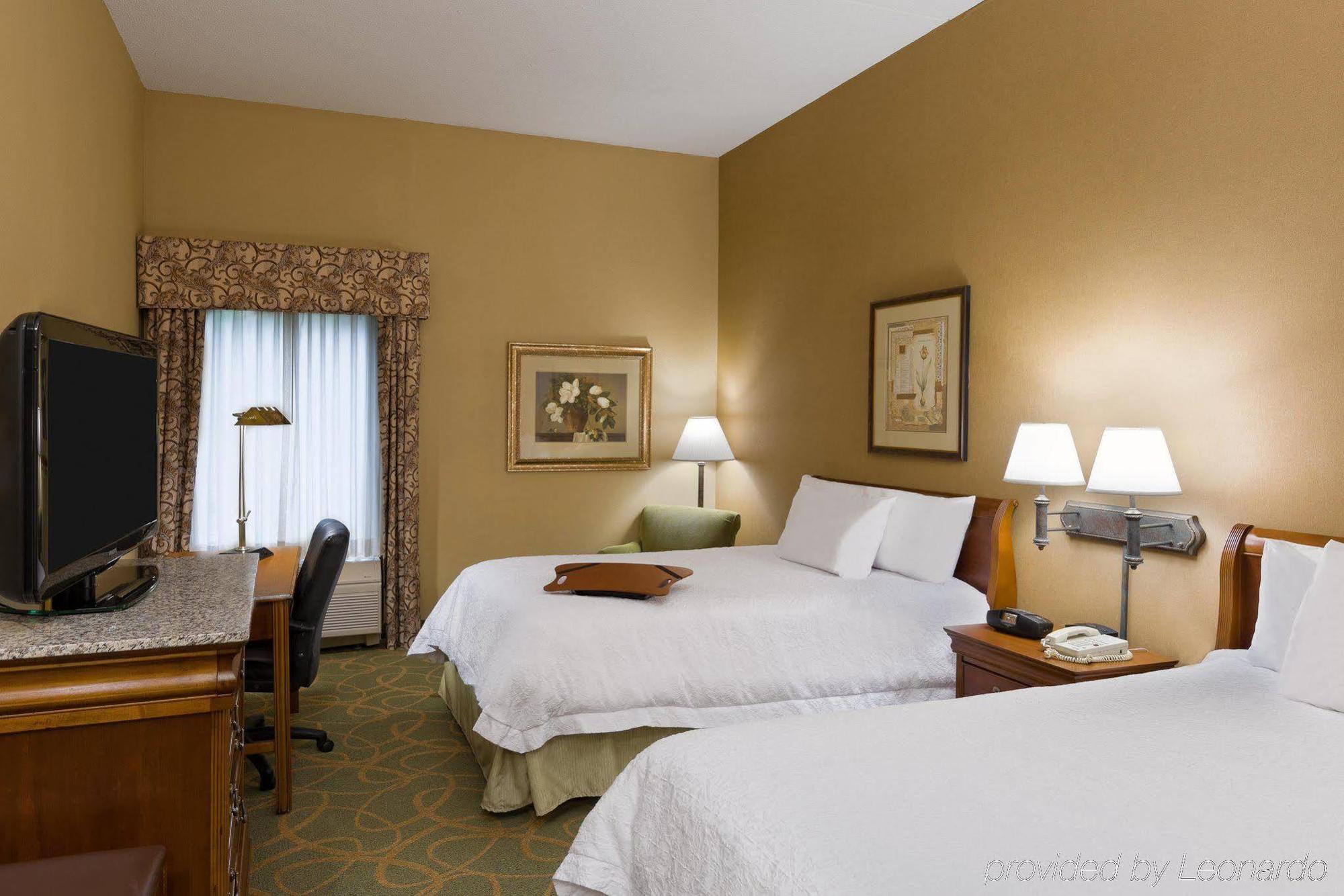 Hampton Inn Hartford Airport Уиндзор Локс Екстериор снимка