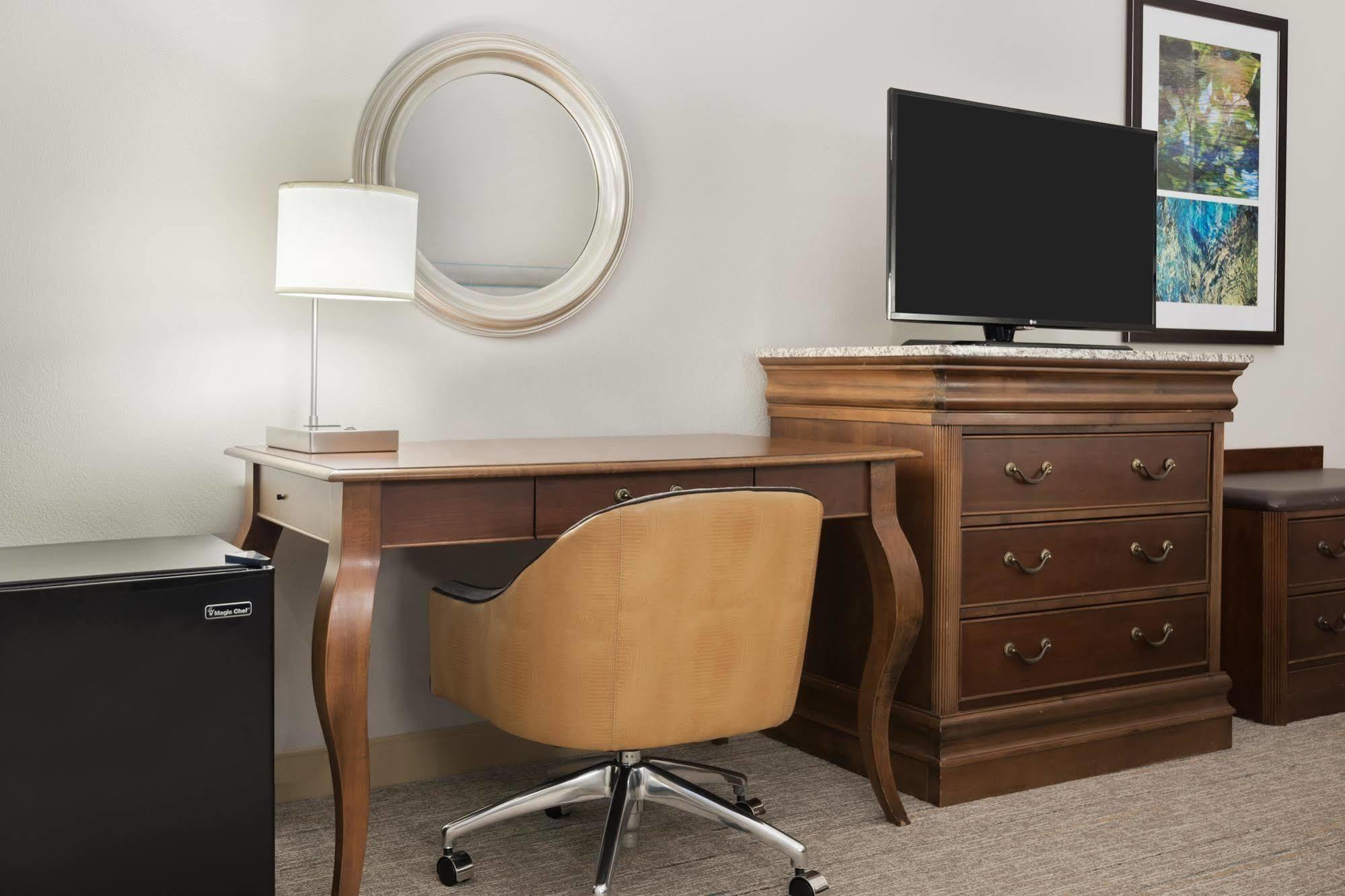 Hampton Inn Hartford Airport Уиндзор Локс Екстериор снимка